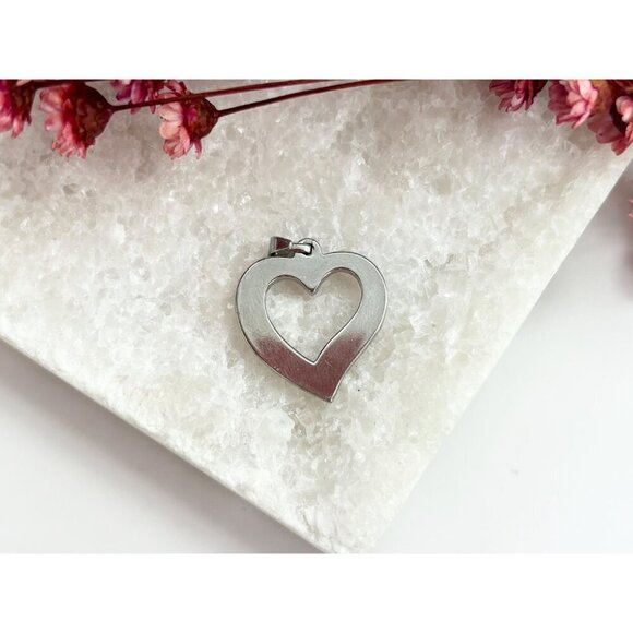 Vintage Silver Tone Rhinestone Heart Shaped Retro Love Pendant | Charm | Trinket - Picture 4 of 8